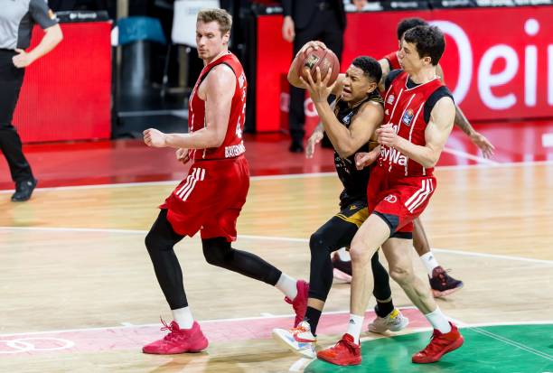 而是亨德森 而是亨德森